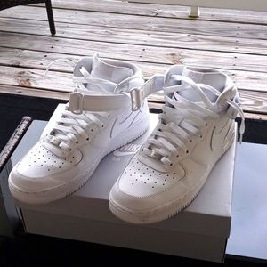 Air force 1 Mid "07" Great condition. Comes with box